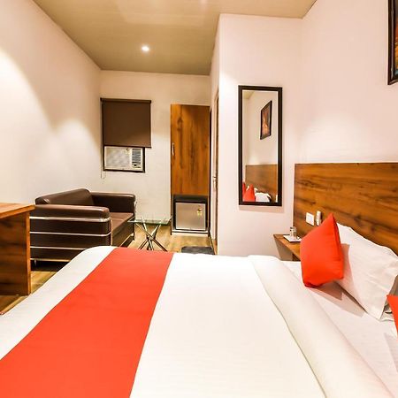 Capital O 19133 Oak Tree Hotel Új-Delhi Kültér fotó