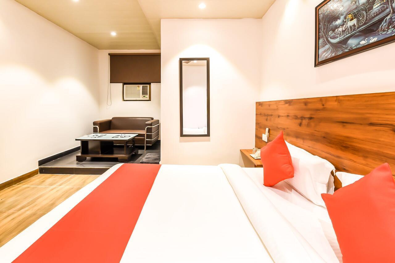 Capital O 19133 Oak Tree Hotel Új-Delhi Kültér fotó