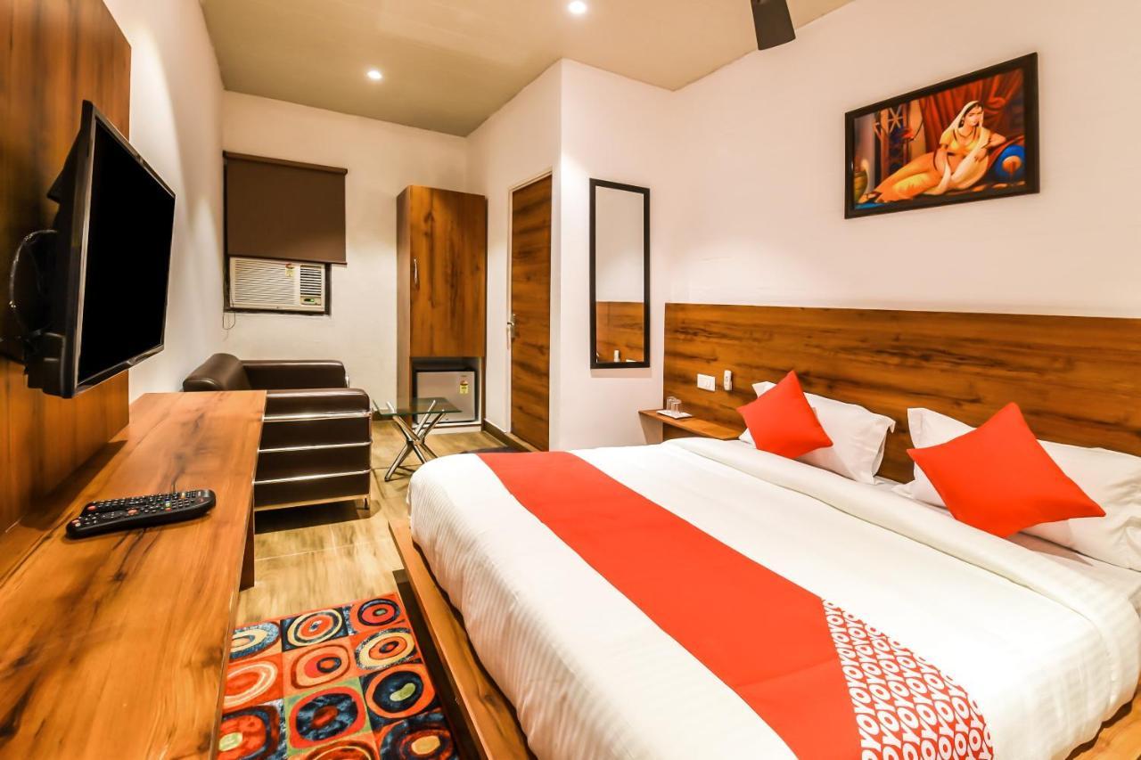 Capital O 19133 Oak Tree Hotel Új-Delhi Kültér fotó