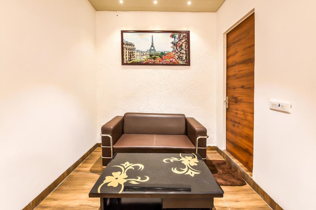 Capital O 19133 Oak Tree Hotel Új-Delhi Kültér fotó