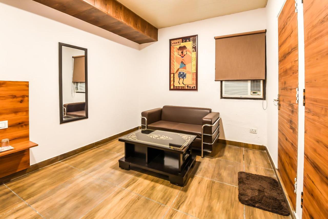 Capital O 19133 Oak Tree Hotel Új-Delhi Kültér fotó