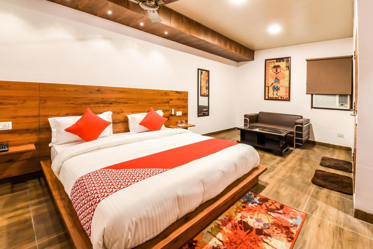 Capital O 19133 Oak Tree Hotel Új-Delhi Kültér fotó