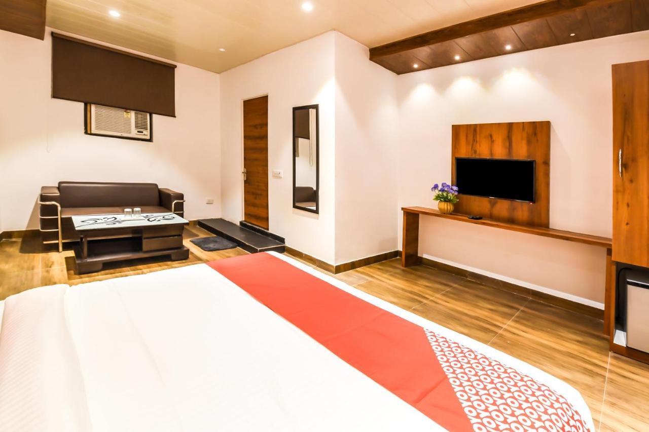 Capital O 19133 Oak Tree Hotel Új-Delhi Kültér fotó