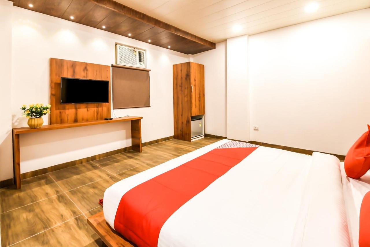 Capital O 19133 Oak Tree Hotel Új-Delhi Kültér fotó