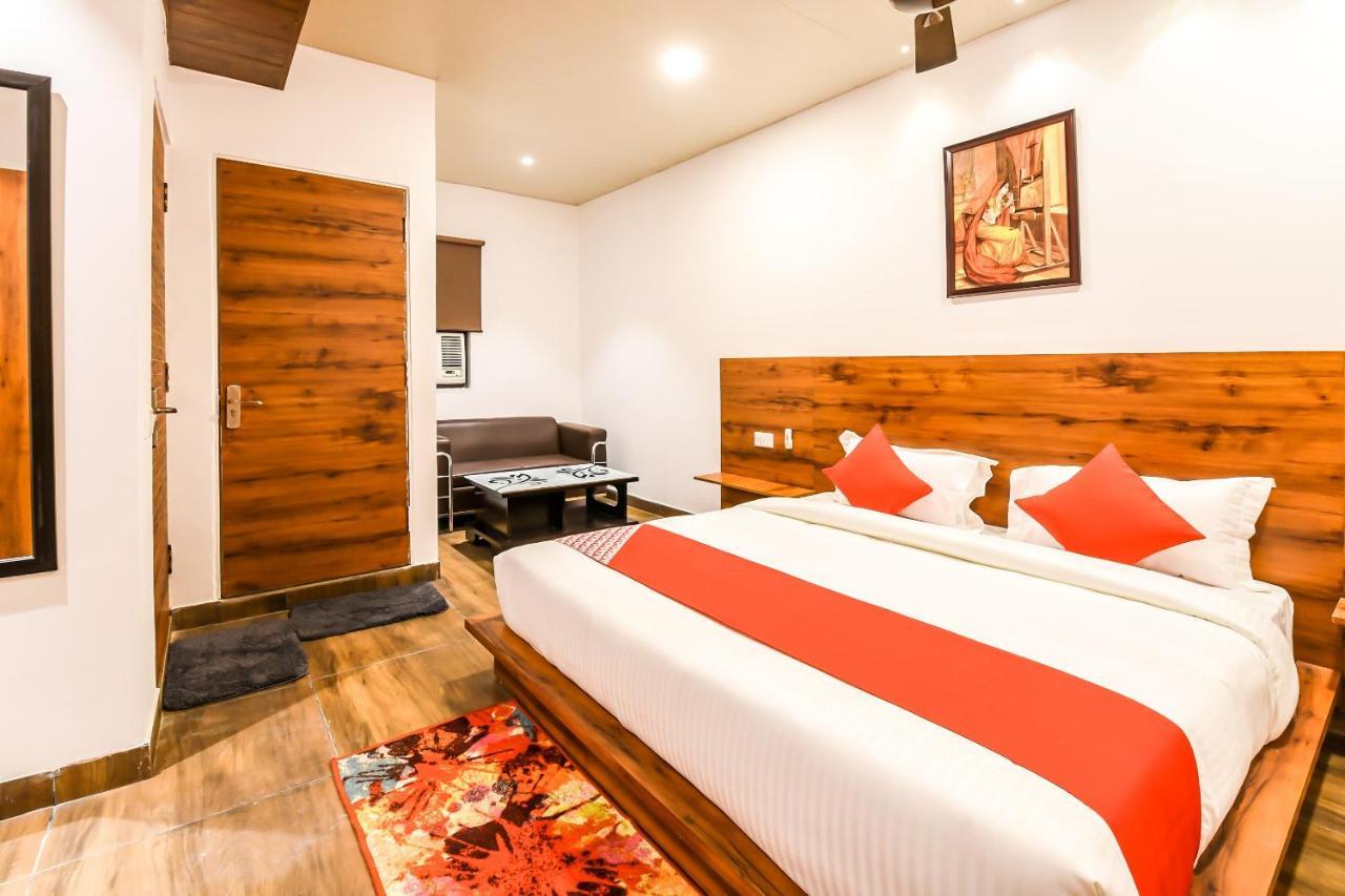 Capital O 19133 Oak Tree Hotel Új-Delhi Kültér fotó