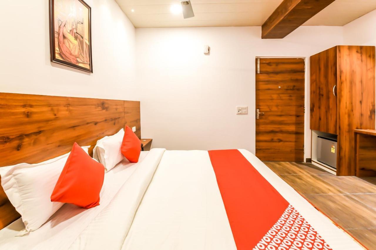 Capital O 19133 Oak Tree Hotel Új-Delhi Kültér fotó