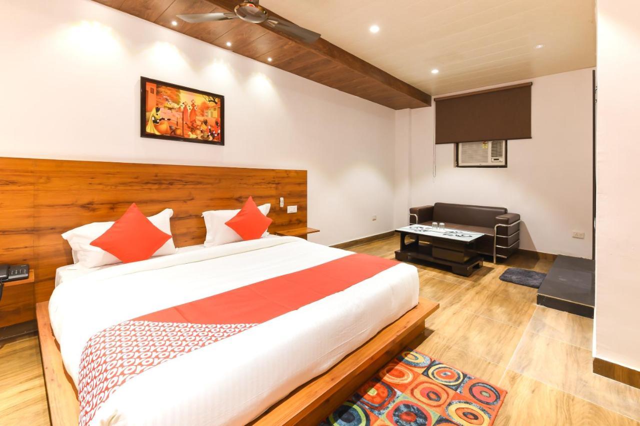 Capital O 19133 Oak Tree Hotel Új-Delhi Kültér fotó