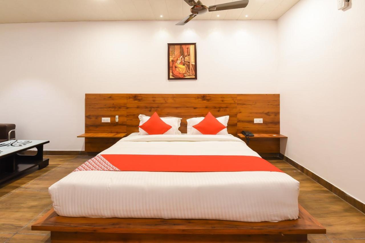 Capital O 19133 Oak Tree Hotel Új-Delhi Kültér fotó