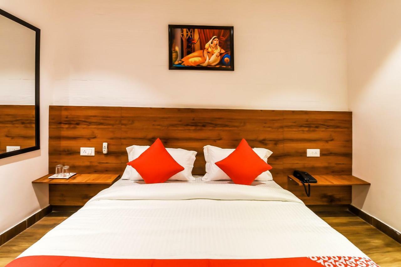 Capital O 19133 Oak Tree Hotel Új-Delhi Kültér fotó