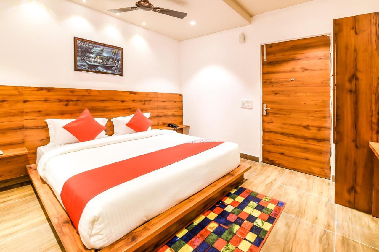Capital O 19133 Oak Tree Hotel Új-Delhi Kültér fotó