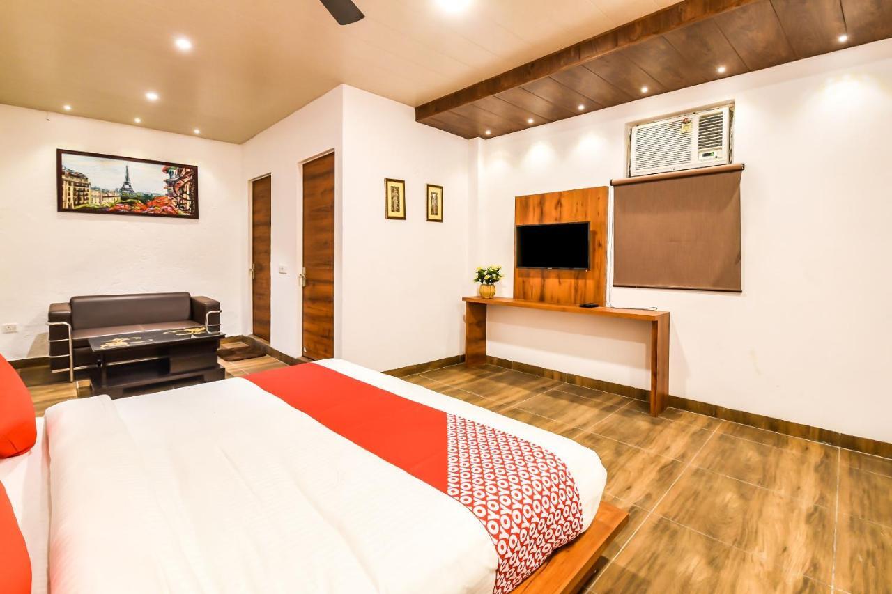 Capital O 19133 Oak Tree Hotel Új-Delhi Kültér fotó